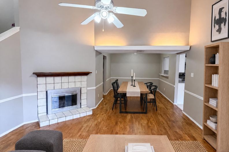 Photo 3 of 24 of 1633 San Francisco St, Carrollton, TX