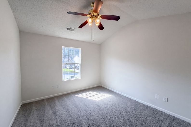 Photo 16 of 29 of 6257 Polar Fox Ct, Riverdale, GA