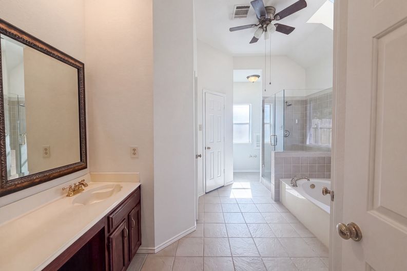 Photo 13 of 27 of 905 Ridgemont Dr, Allen, TX