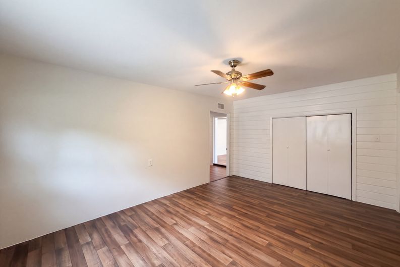 Photo 17 of 22 of 409 Berwick Ave, Temple Terrace, FL