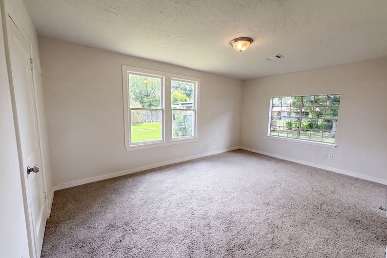 Photo 11 of 26 of 714 Bolling Ln, Houston, TX