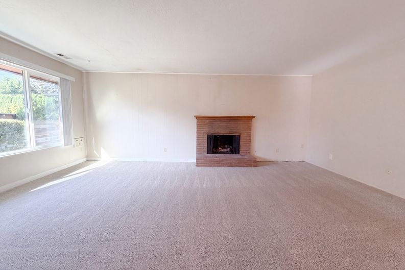 Photo 11 of 18 of 10235 NE Thompson St, Portland, OR