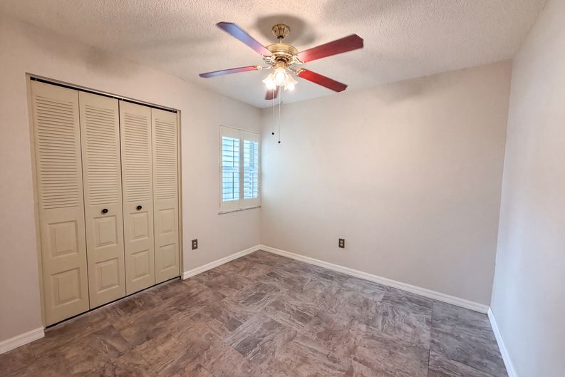 Photo 4 of 17 of 11648 Hidden Hollow Cir, Tampa, FL