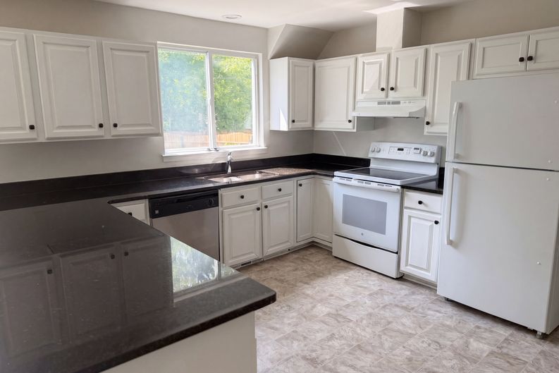 Photo 8 of 28 of 21425 Averhill St, Farmington Hills, MI