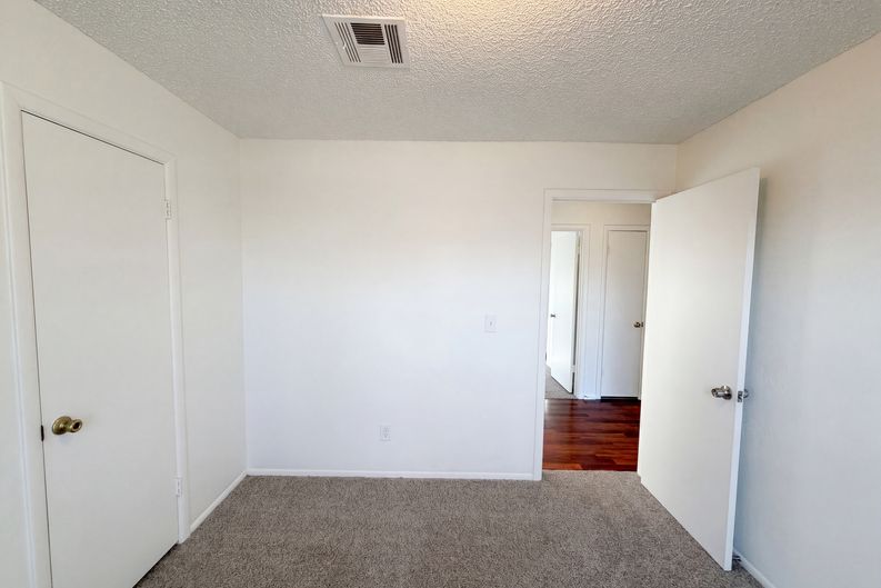 Photo 11 of 20 of 8839 W Carol Ave, Peoria, AZ