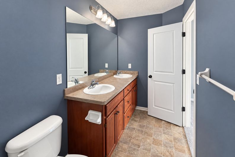 Photo 17 of 40 of 151 Morgan Ln, Lino Lakes, MN