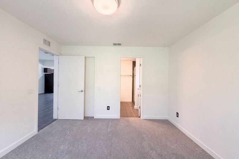 Photo 13 of 22 of 2840 S Shade Ave, Sarasota, FL