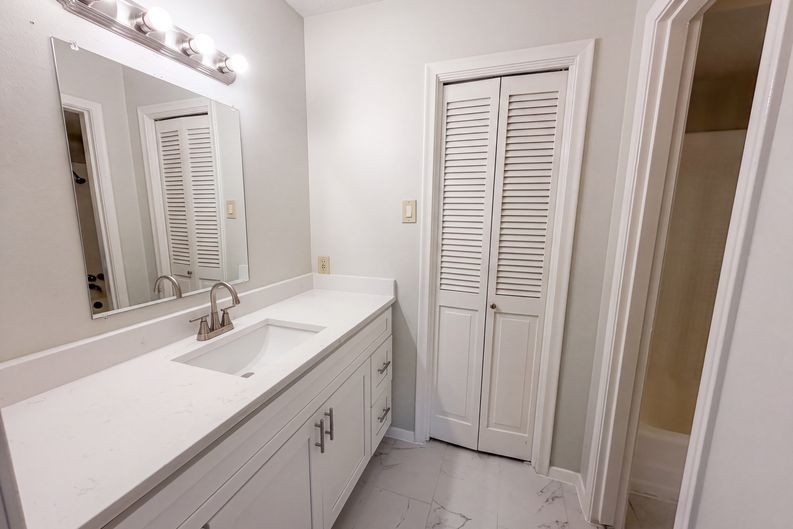 Photo 17 of 24 of 821 Glen Oaks Blvd, Dallas, TX