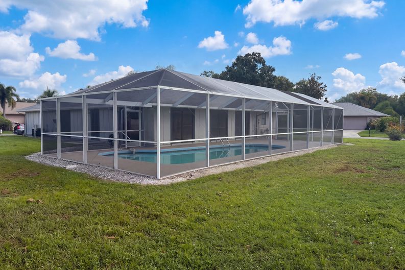Photo 7 of 21 of 8022 Timber Lake Ln, Sarasota, FL