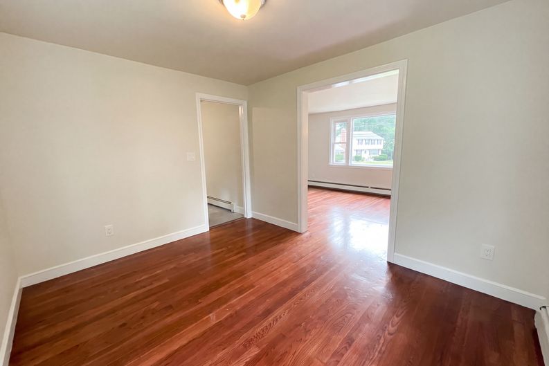 Photo 7 of 28 of 48 Woodlawn St, Randolph, MA