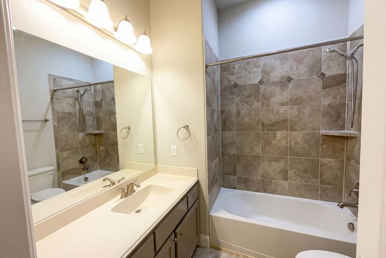 Photo 10 of 24 of 4157 Chantilly Ln, Frisco, TX