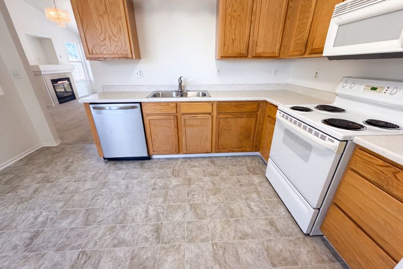 Photo 9 of 29 of 18959 E Linvale Pl, Aurora, CO