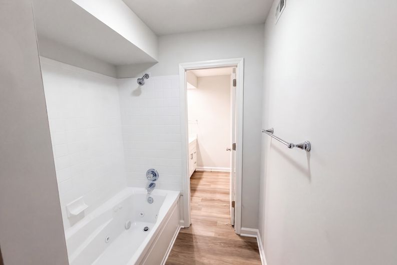 Photo 12 of 20 of 5025 Hillsboro Pike, Nashville, TN