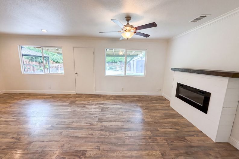 Photo 11 of 27 of 6809 Weddigen Way, North Highlands, CA