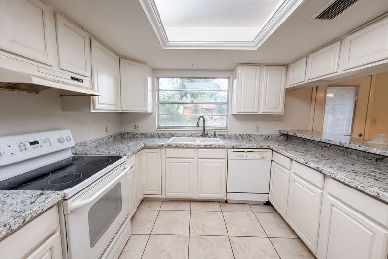 Photo 7 of 20 of 4209 E Alene Dr, Tampa, FL