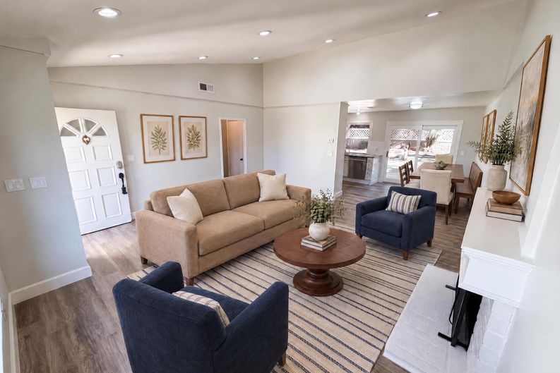 Photo 3 of 23 of 23732 San Dona, Laguna Hills, CA
