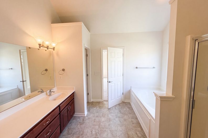 Photo 19 of 31 of 3017 Farmville Cir, Spring Hill, TN