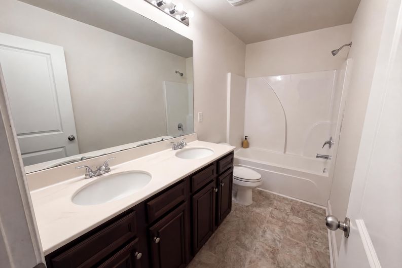 Photo 16 of 19 of 2627 Glenbrook Ln, Conyers, GA