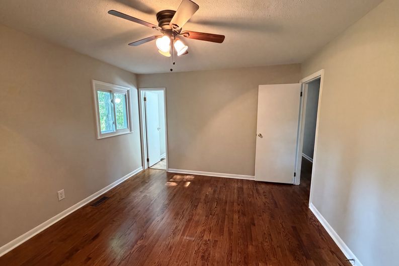 Photo 4 of 19 of 1716 Timberlane St, Gastonia, NC