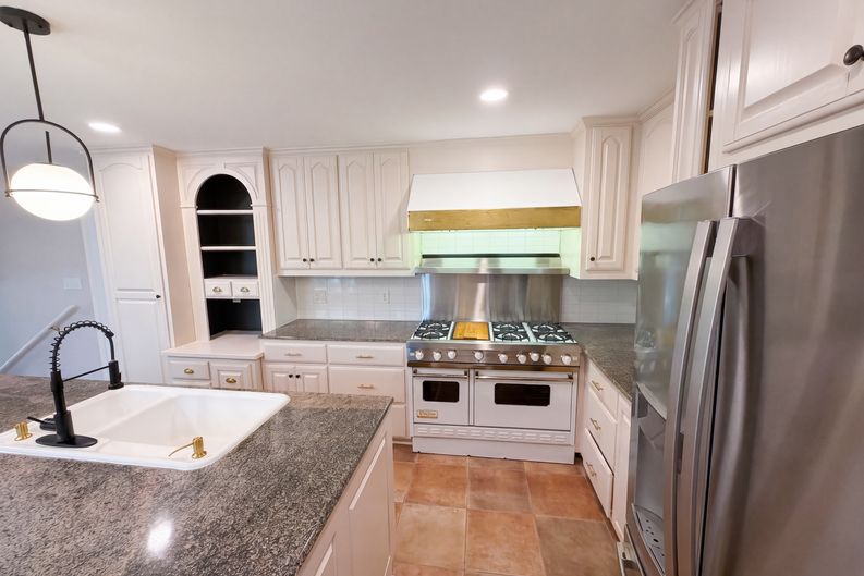 Photo 26 of 41 of 1030 McLaughlin Dr, Charlotte, NC
