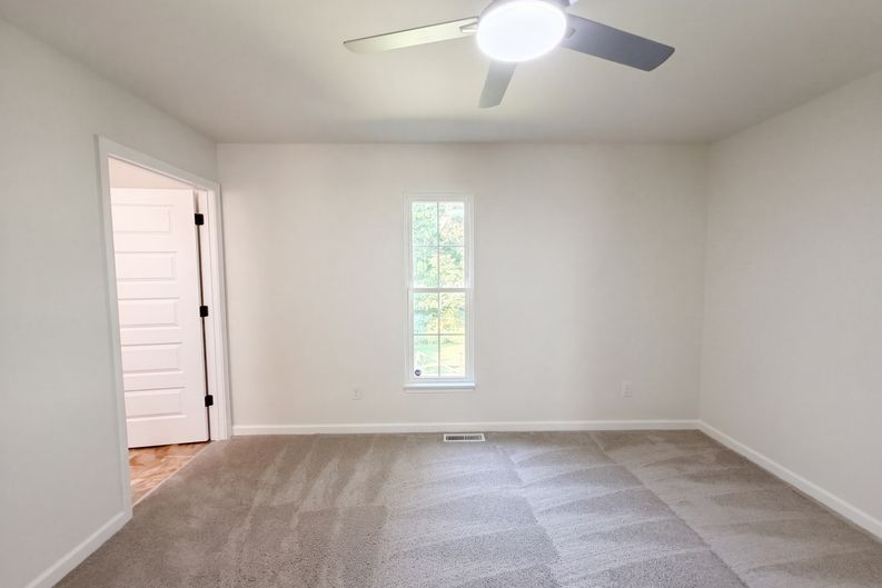 Photo 12 of 33 of 4982 Follansbee Rd, Winston Salem, NC