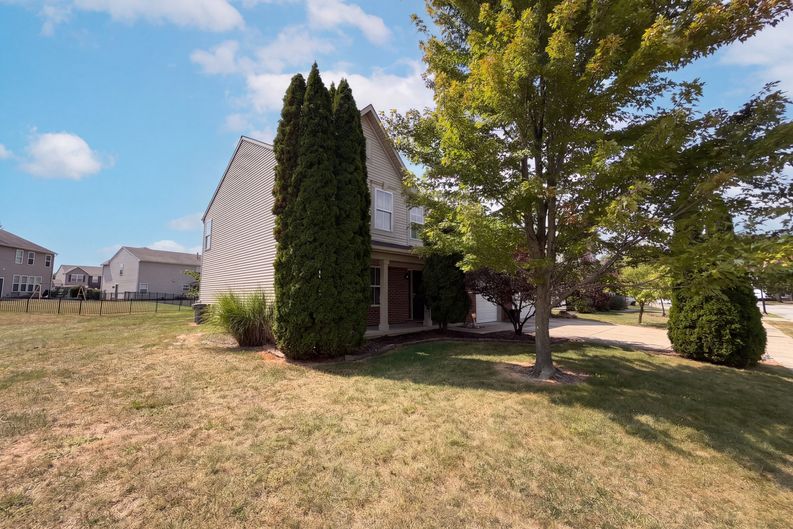 Photo 18 of 23 of 10605 Dunes Ct, Indianapolis, IN