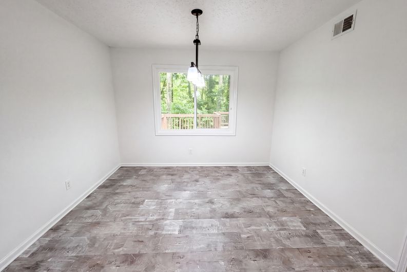 Photo 9 of 27 of 4378 Shady Dr NW, Lilburn, GA