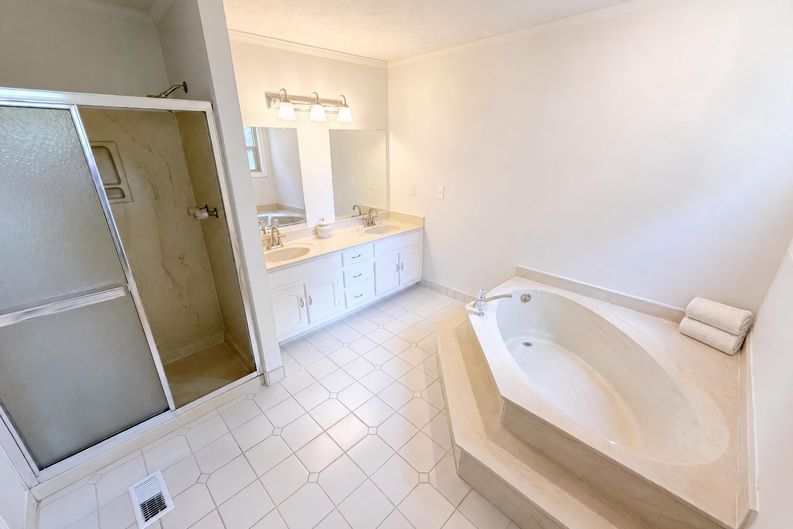 Photo 17 of 40 of 3962 Spalding Holw, Peachtree Corners, GA
