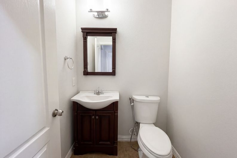 Photo 10 of 18 of 1501 Martin Creek Dr, Little Elm, TX
