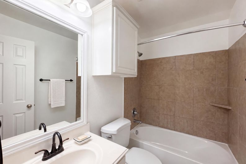 Photo 18 of 40 of 9003 Newcroft Ct, Tomball, TX
