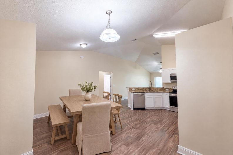 Photo 8 of 23 of 33137 Irongate Dr, Leesburg, FL