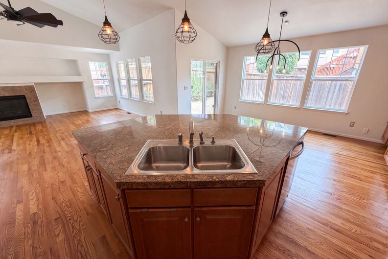 Photo 8 of 32 of 2802 S Ireland Way, Aurora, CO