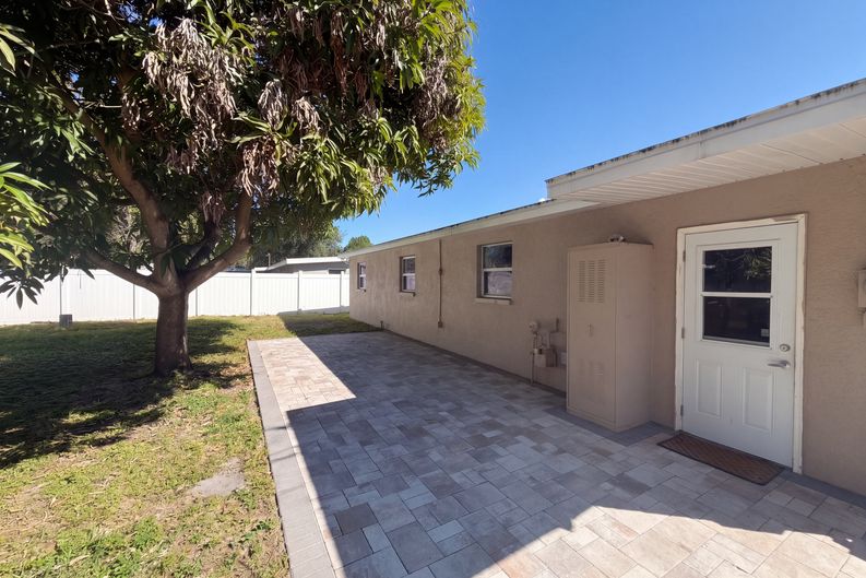 Photo 18 of 22 of 645 10th Pl, Safety Harbor, FL