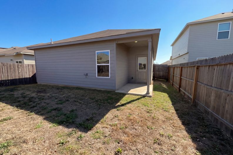 Photo 5 of 17 of 431 Pleasanton Way, San Antonio, TX