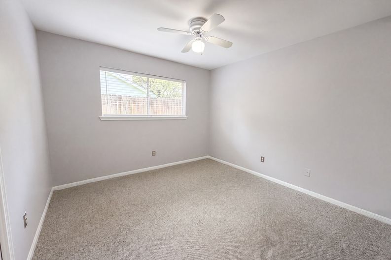 Photo 12 of 20 of 10327 Sweetwood Dr, Houston, TX