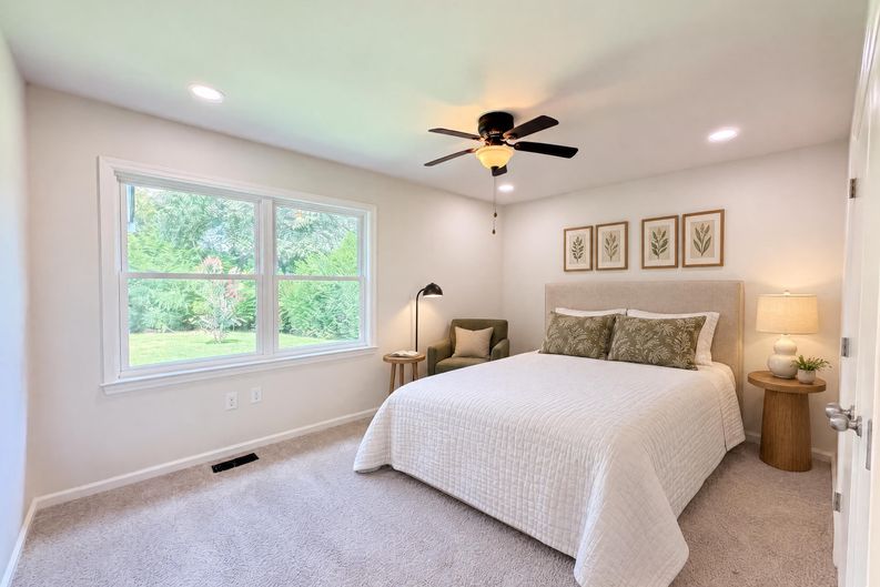 Photo 11 of 16 of 8332 Clear Meadow Ln, Charlotte, NC