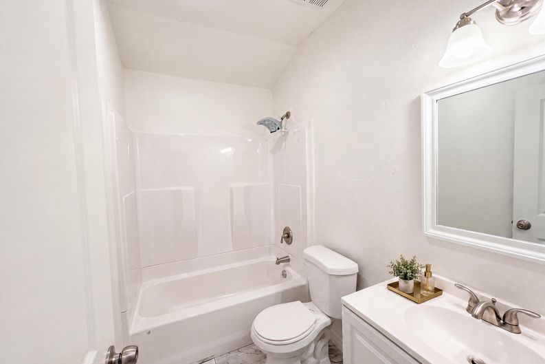 Photo 24 of 31 of 1422 Oakmont Dr, Roseville, CA