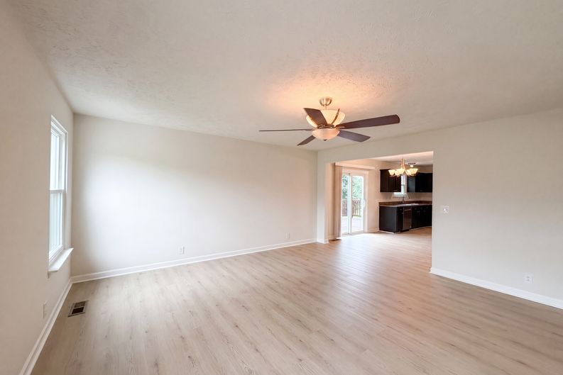 Photo 5 of 25 of 1223 California Dr, Murfreesboro, TN