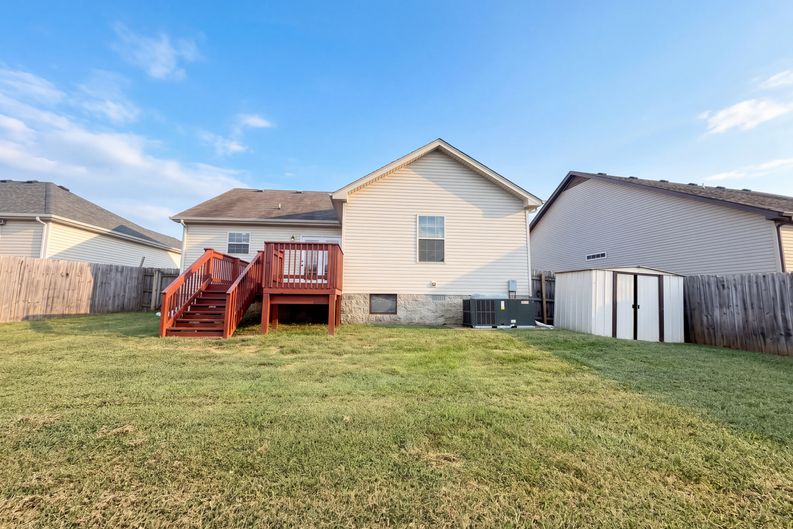 Photo 5 of 13 of 671 Fox Trail Ct, Clarksville, TN