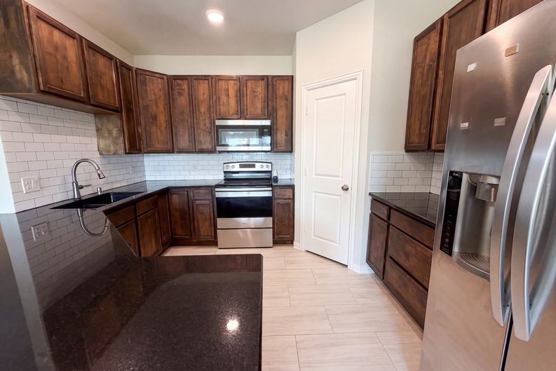 Photo 6 of 17 of 301 E Jefferson St, Palmer, TX