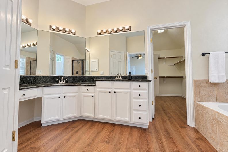 Photo 8 of 18 of 9911 Max Ln, Frisco, TX
