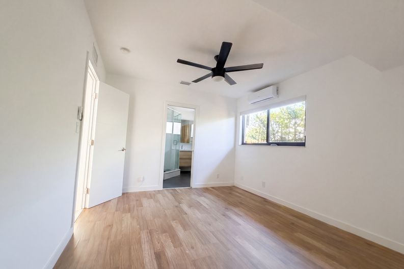 Photo 4 of 17 of 1717 NE 20th Ave, Fort Lauderdale, FL