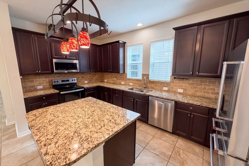 Photo 7 of 39 of 8231 Laureate Blvd, Orlando, FL