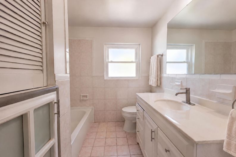 Photo 18 of 26 of 3010 Hatton St, Sarasota, FL