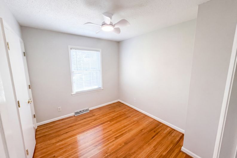 Photo 22 of 41 of 1030 McLaughlin Dr, Charlotte, NC