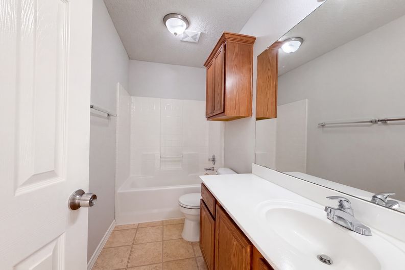 Photo 14 of 18 of 9 Fern Oak Ct, Mansfield, TX