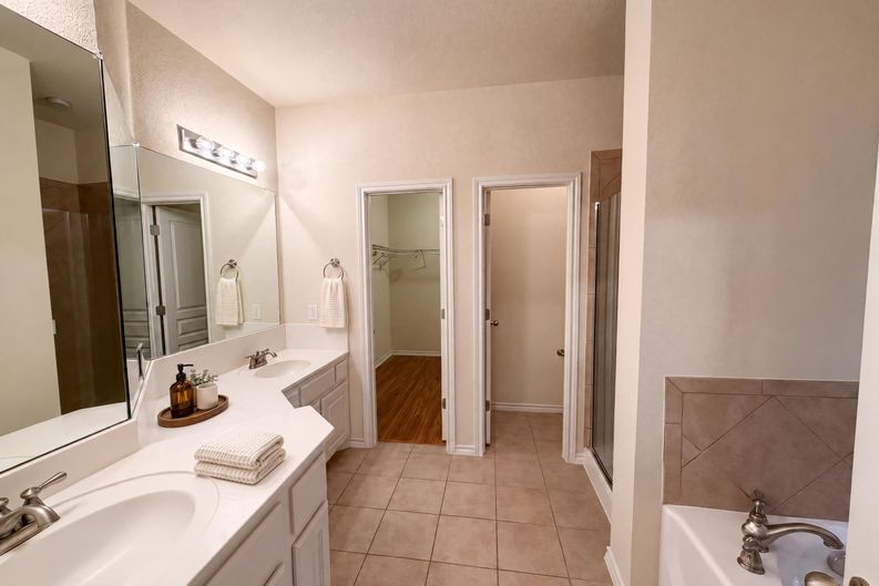 Photo 14 of 20 of 9816 Mullins Crossing Dr, Fort Worth, TX