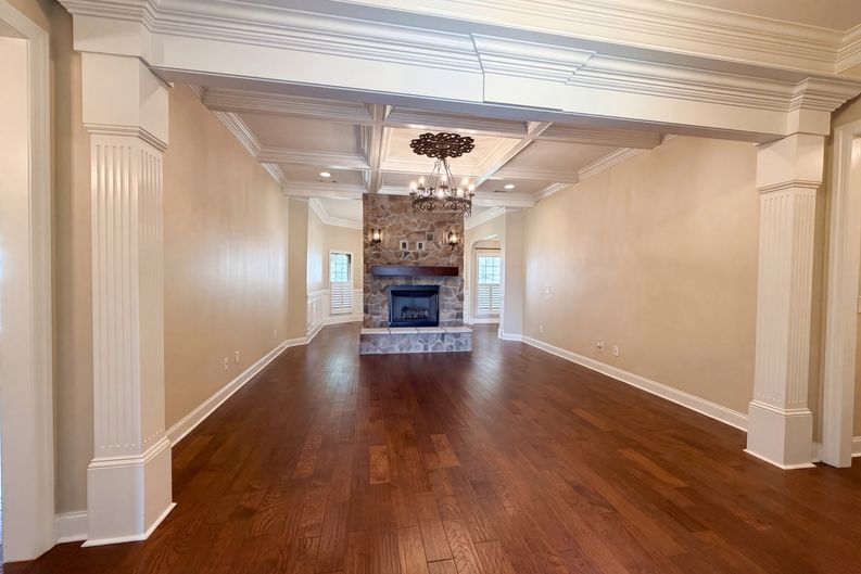 Photo 3 of 27 of 7009 Whisperwood Ave, Spring Hill, TN