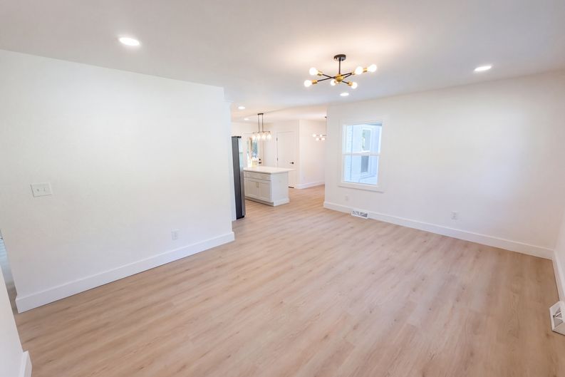 Photo 3 of 23 of 4200 Abbeydale Dr, Charlotte, NC