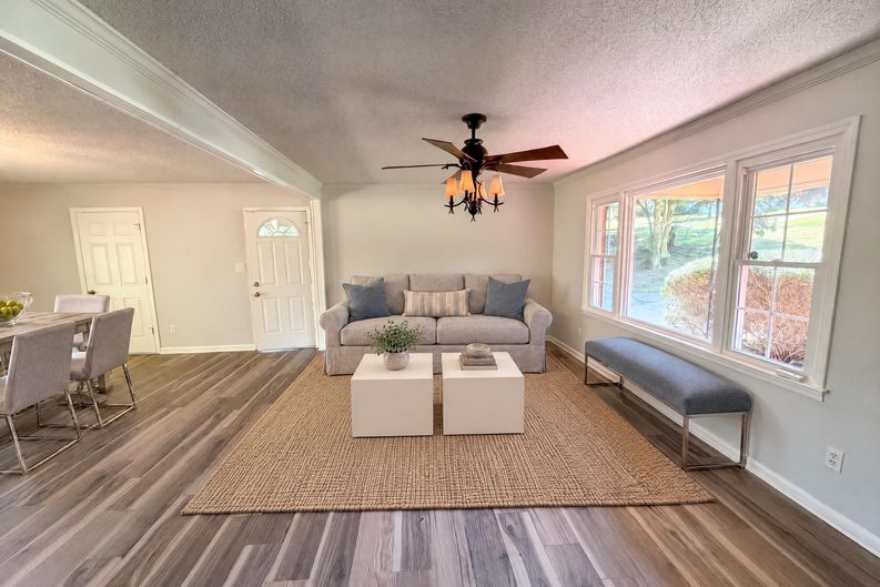 Photo 6 of 18 of 4305 Dawnwood Dr, Gastonia, NC